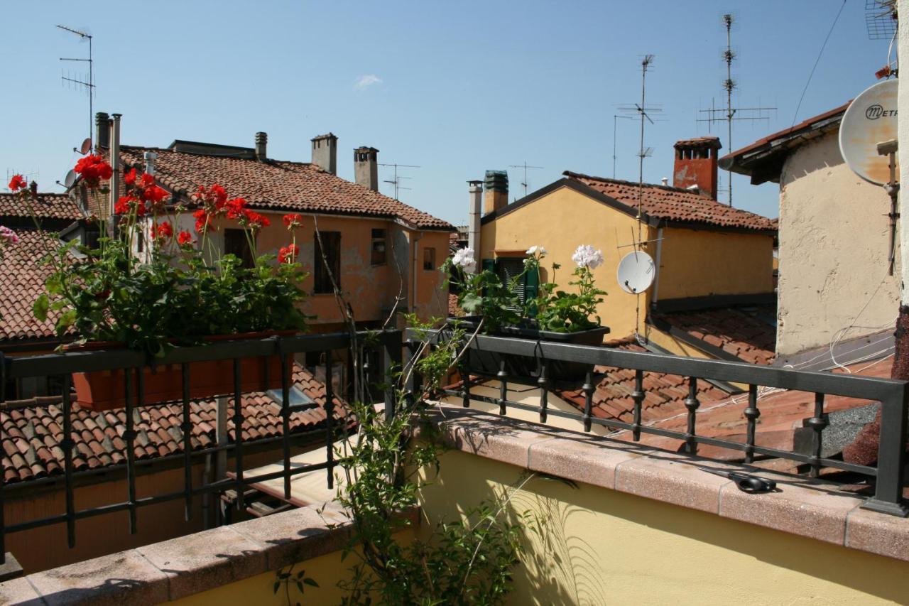 Alloggio Incantevole Sui Tetti Di Bologna Kültér fotó